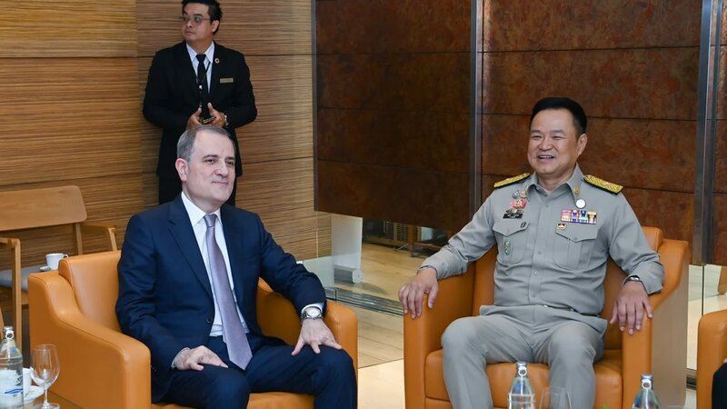 
                   Ceyhun Bayramov Baş nazirlə görüşdü   
                