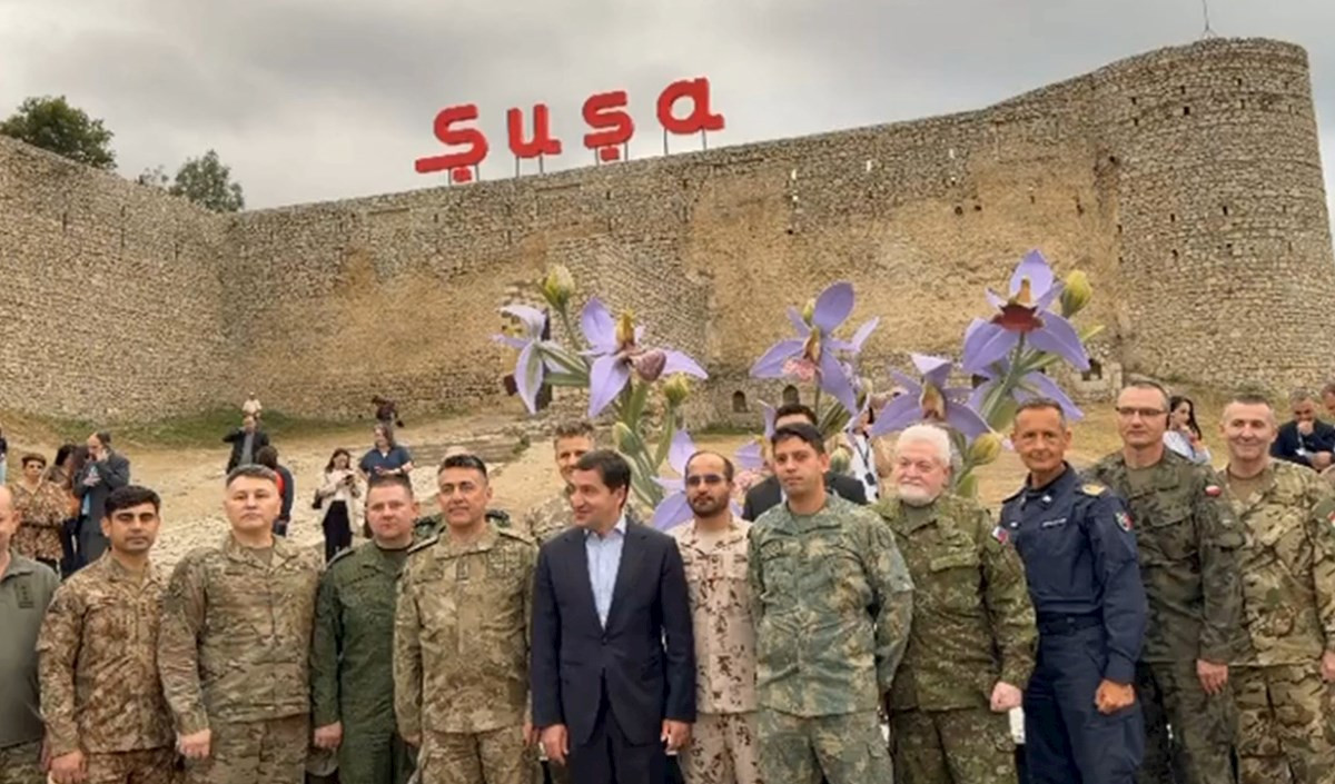 Xarici diplomatlar Şuşa qala divarlarında&nbsp;— VİDEO