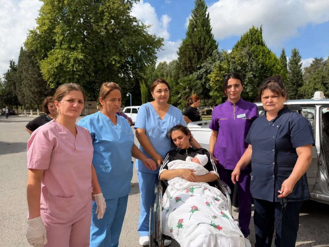 Bərdədə xəstəxananın həyətində doğuş oldu - GÖRÜNTÜ&nbsp;