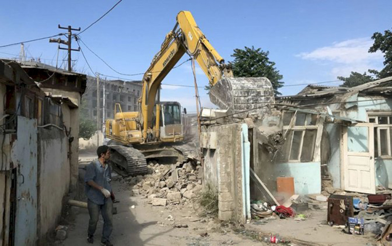 “Sovetski”də söküntü ərazisindən meyit tapıldı