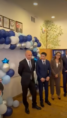 Təhsil naziri Emin Əmrullayev ilk dərs günü şagirdlərlə söhbət edib