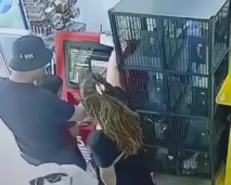Bakıda üç uşaq anası marketdə əri tərəfindən döyüldü - anbaan (Video)&nbsp;