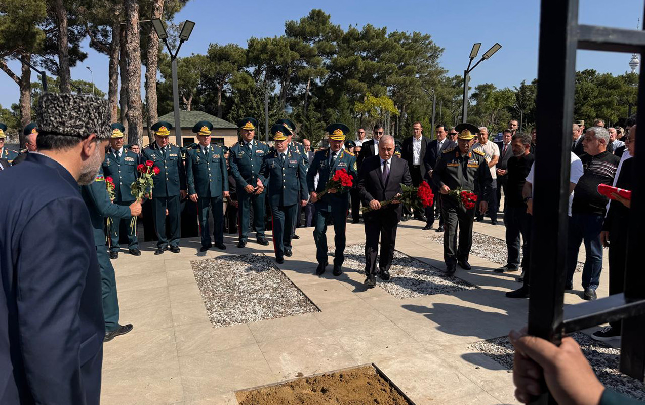 Zakir Həsənov və Əli Nağıyev generalın dəfnində - Fotolar&nbsp;