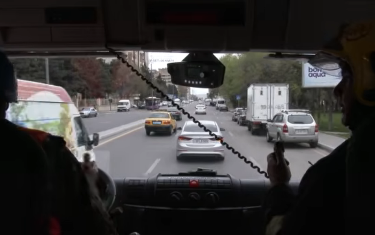 Yanğınsöndürən və xilasetmə avtomobillərinə dərhal yol verin! - Müraciət