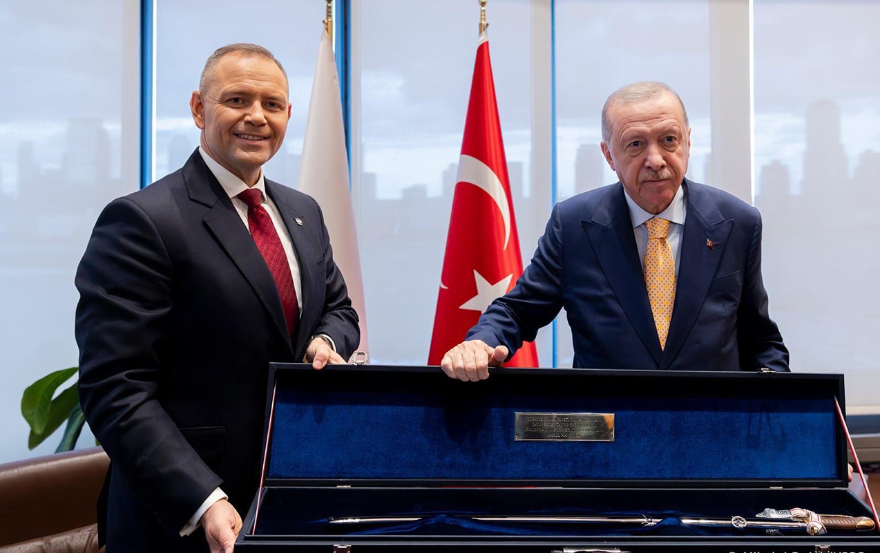 Ərdoğanın silah hədiyyəsinə qılıncla cavab verdi&nbsp;