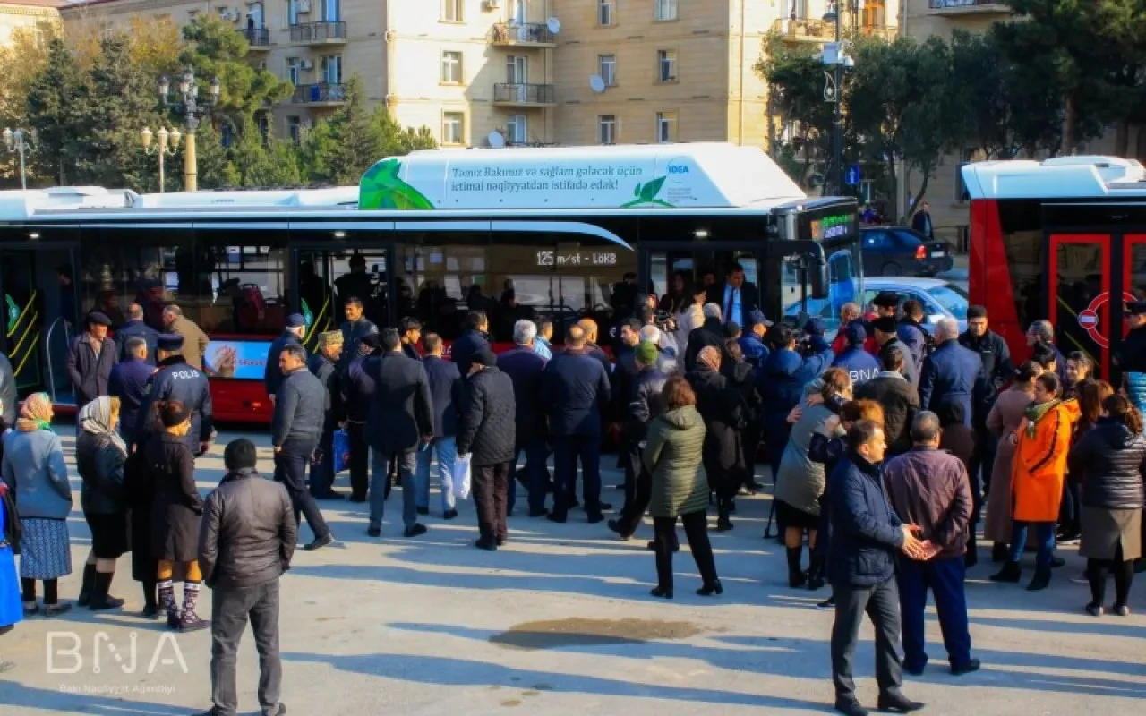 Bakıda avtobuslarla sərnişindaşıma artıb