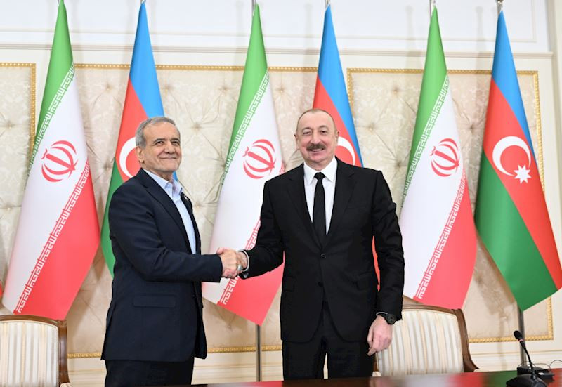 İlham Əliyev Pezeşkiana ZƏNG ETDİ