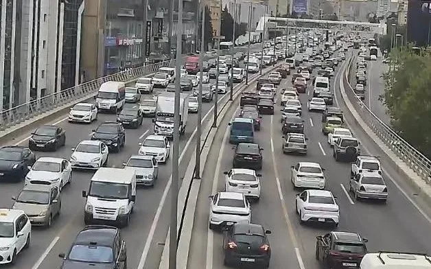 Hazırda bu yollarda sıxlıq var - SİYAHI