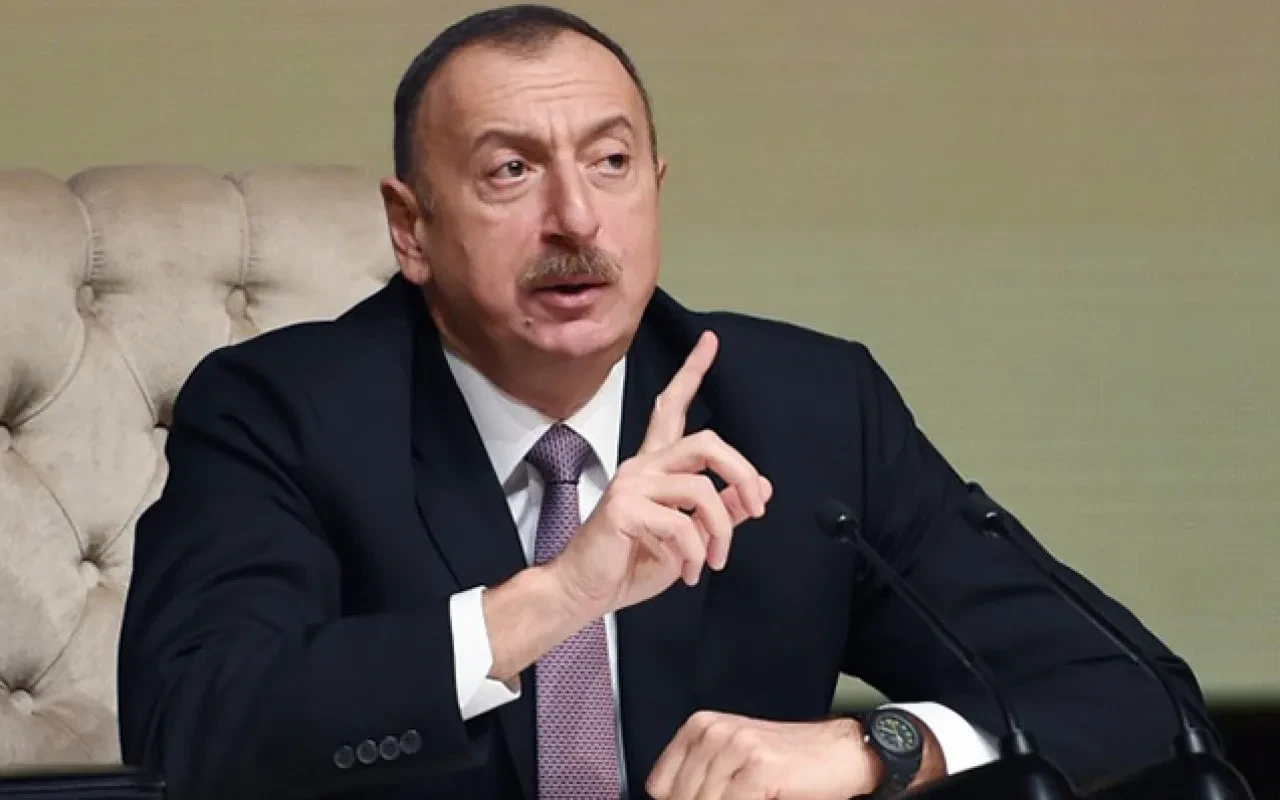 “Gördülər ki, büdrəmişik, arxadan bıçaq vurdular” - Prezident