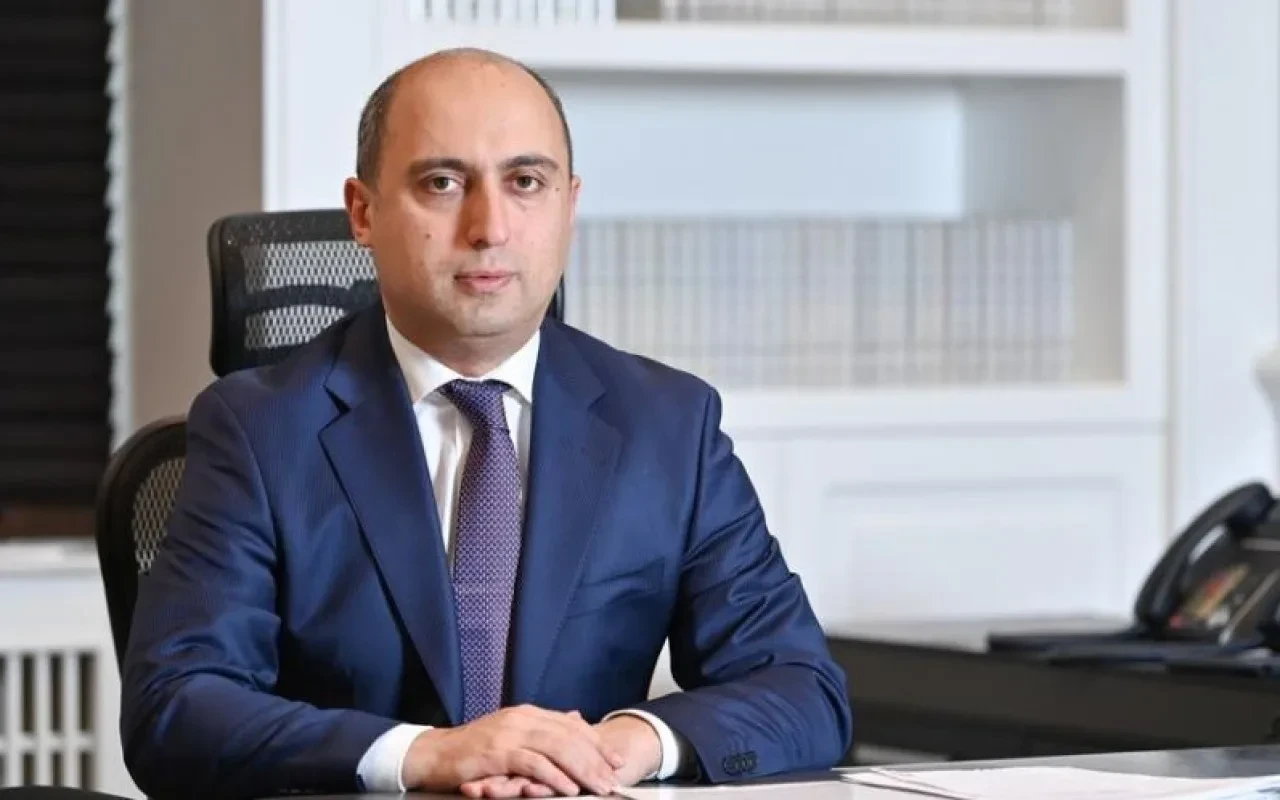 Nazir müəllimləri təbrik etdi
