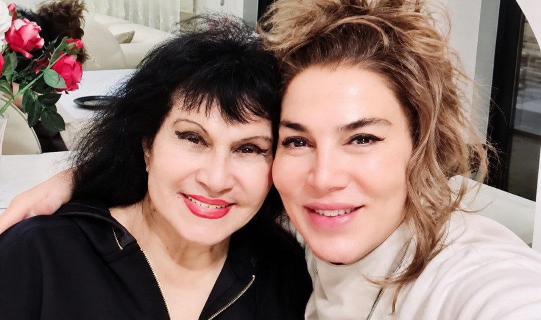 Sevil Nuriyeva Zeynəb Xanlarova ilə fotosunu paylaşdı