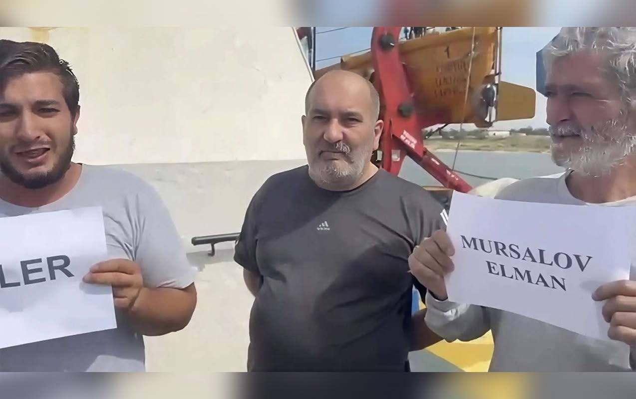 12 azərbaycanlı  dənizdə dron hücumları altında köməksiz qalıb - Gəmi kapitanı ilə CANLI  BAĞLANTI (VİDEO)