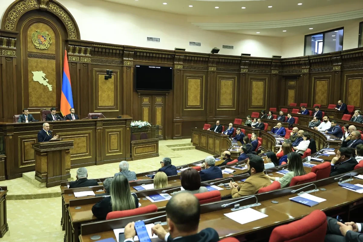 Erməni deputatlar əlbəyaxaya OLDU