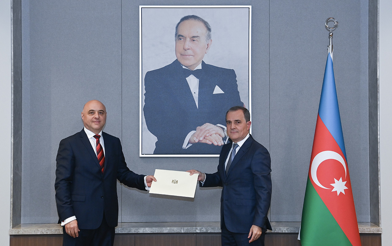 Yeni səfir etimadnaməsinin surətini Bayramova təqdim etdi - Fotolar
