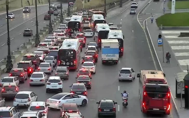 Bəzi yollarda tıxac var