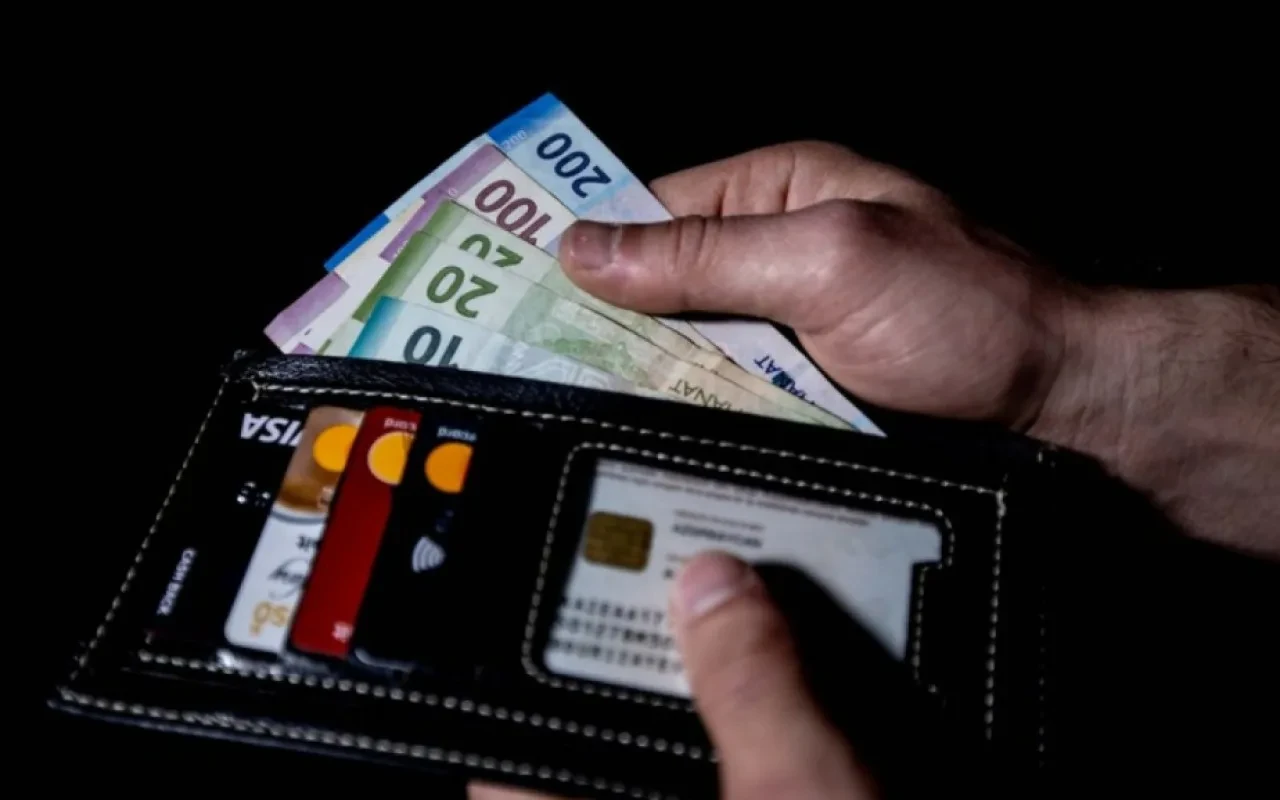 Azərbaycanda orta aylıq əməkhaqqı 1 200 manata yaxınlaşıb