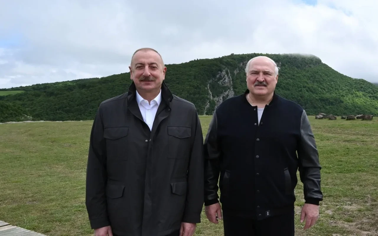 Lukaşenko İlham Əliyevin bu qərarını tarixi an adlandırdı