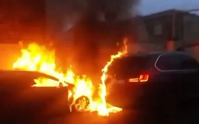 Masazırda maşın YANDI