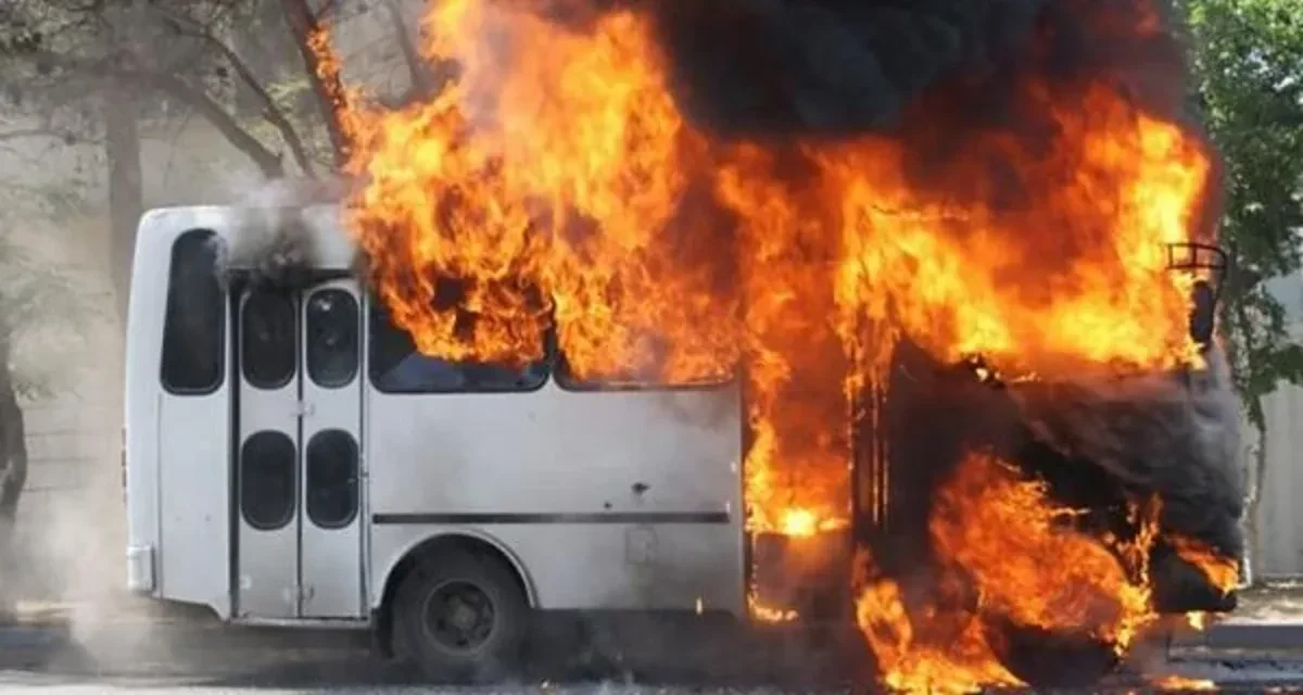 Hərəkətdə olan sərnişin avtobusu alışıb yandı