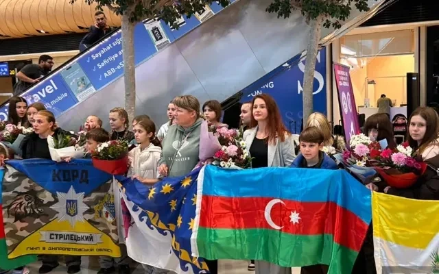 Ukraynadan daha 30 uşaq reabilitasiya üçün Azərbaycana gətirildi