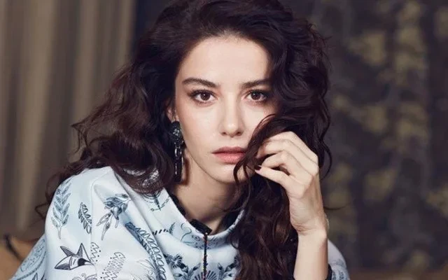 Özge Gürel Bakıdan paylaşım etdi - FOTO