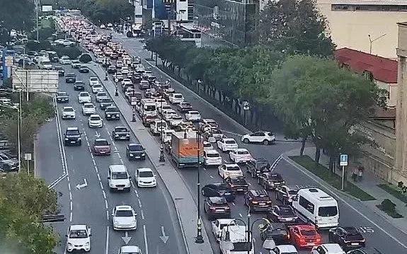 Bu yollarda tıxax var - SİYAHI