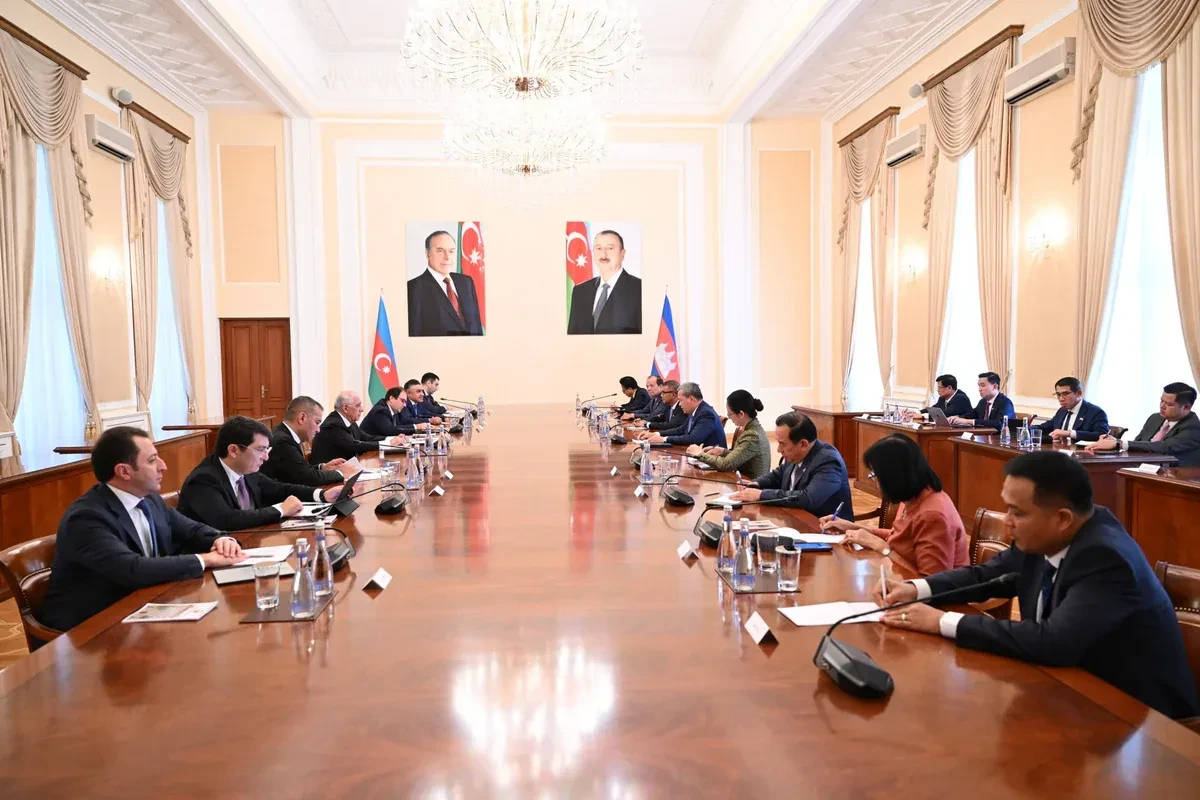 Azərbaycan və Kamboca baş nazirləri ikitərəfli əlaqələri müzakirə etdilər