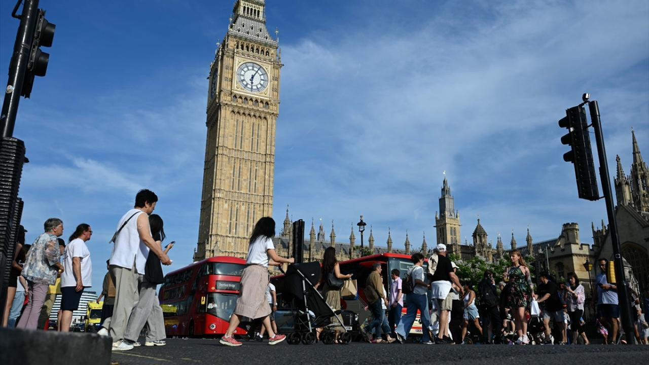 Britaniyada ŞOK SORĞU: İngilislərin yarısı ölkəsi üçün döyüşmək istəmir