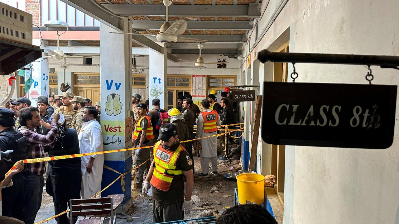 Pakistanda məktəbin damı çökdü: 33 nəfər öldü
