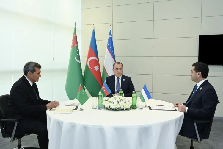 Bakıda Azərbaycan, Özbəkistan və Türkmənistan XİN rəhbərlərinin üçtərəfli görüşü keçirildi - FOTO