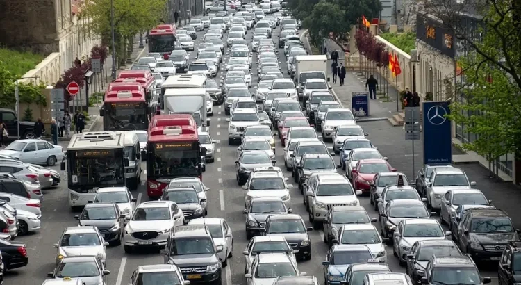 Yeni iş qrafiki də tıxacı azalda bilmədi - Universitetlərdə dərs saatı dəyişdirilə bilər?