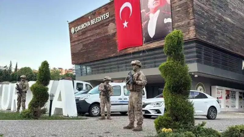 Türkiyədə bələdiyyədə əməliyyat: Sədr də daxil 44 nəfər saxlanıldı