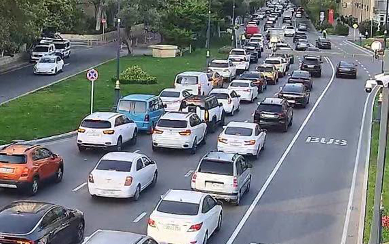 15 yolda tıxac var - Siyahı