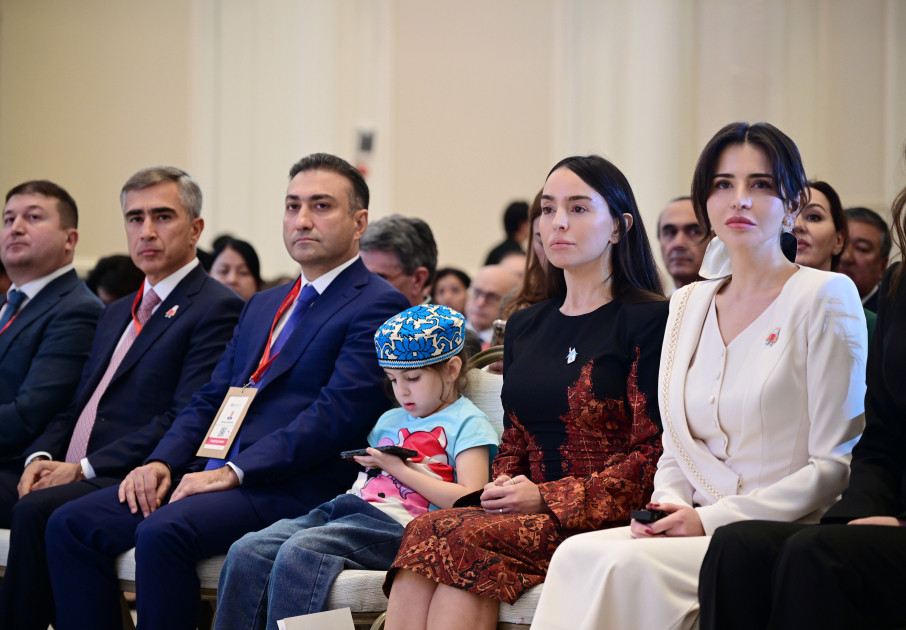 Leyla Əliyeva uşaqlarda onkoloji xəstəliklərlə mübarizədə qlobal əməkdaşlığın əhəmiyyətindən danışdı