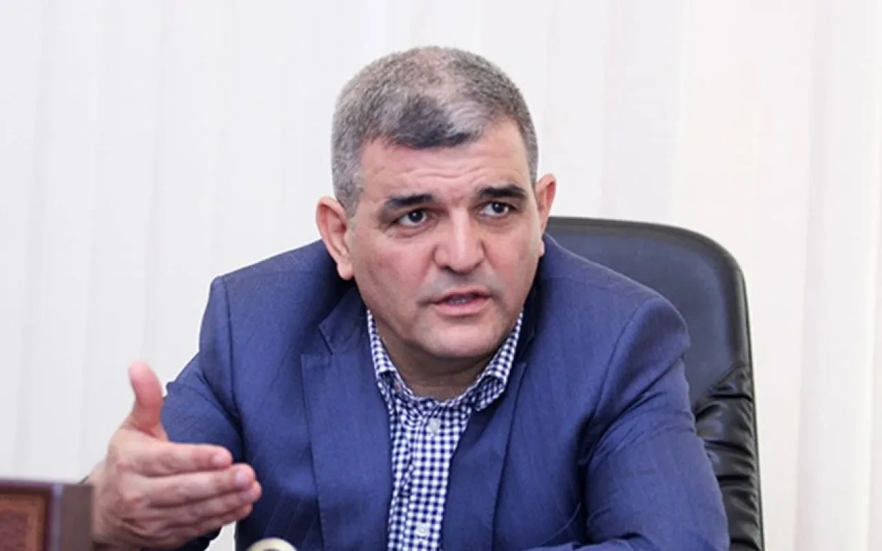 Komitə sədri Bakı məktəblərindəki sıxlıqdan danışdı