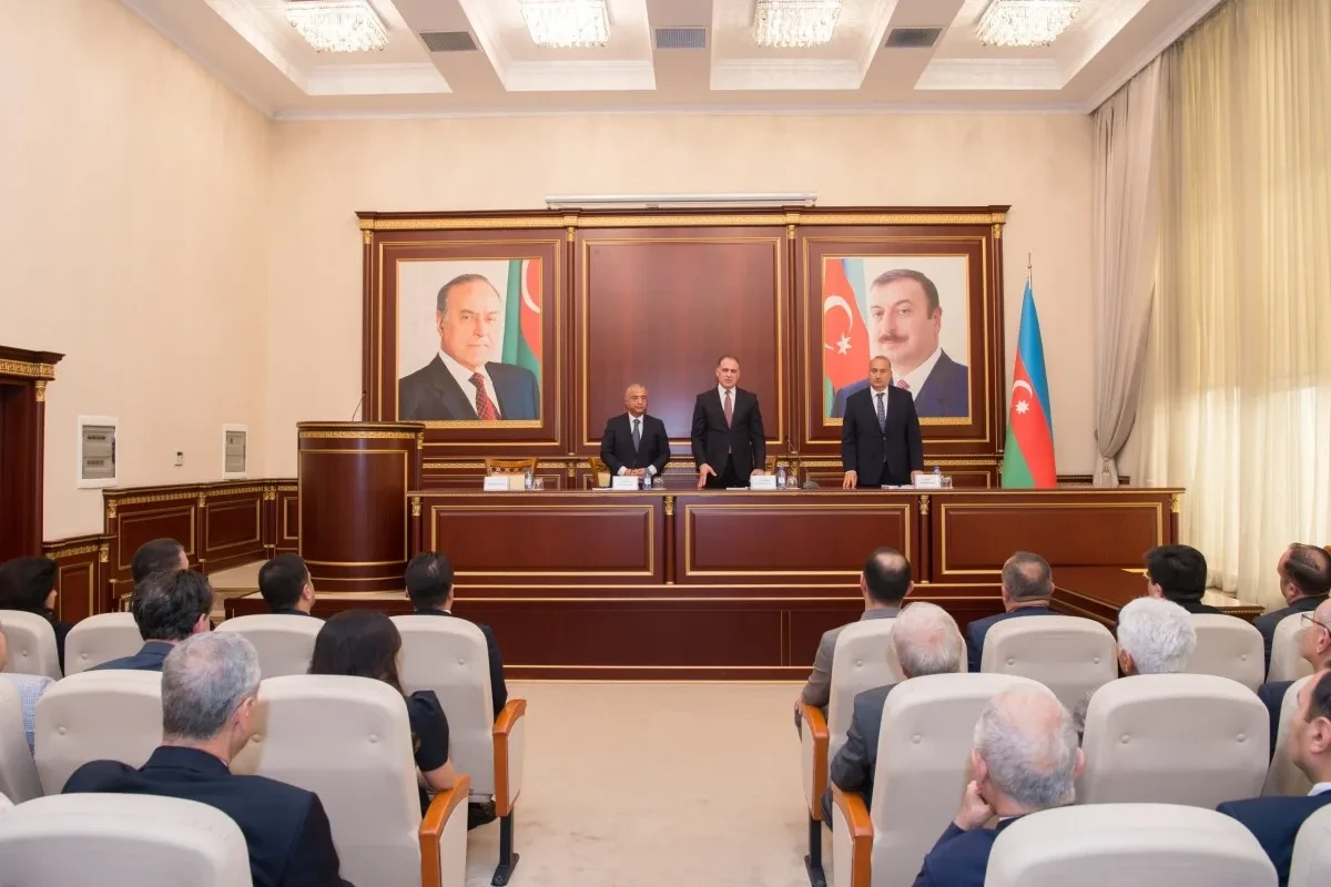 \"İri Şəhərlərin Su Təchizatı\"nın yeni icraçı direktoru kollektivə təqdim edildi