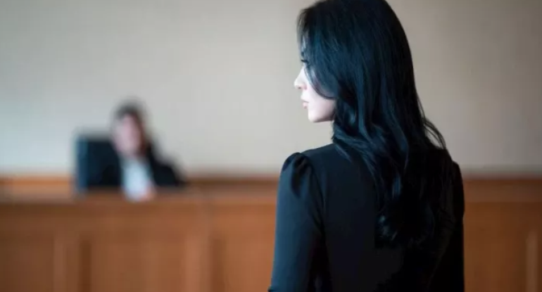 İki uşaq anası Dağüstü parkda sevgilisini qarət etdi&nbsp;