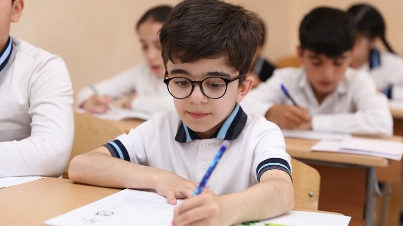 Məktəblərdə \"adambaşına maliyyələşmə\" qaydaları qüvvəyə mindi
