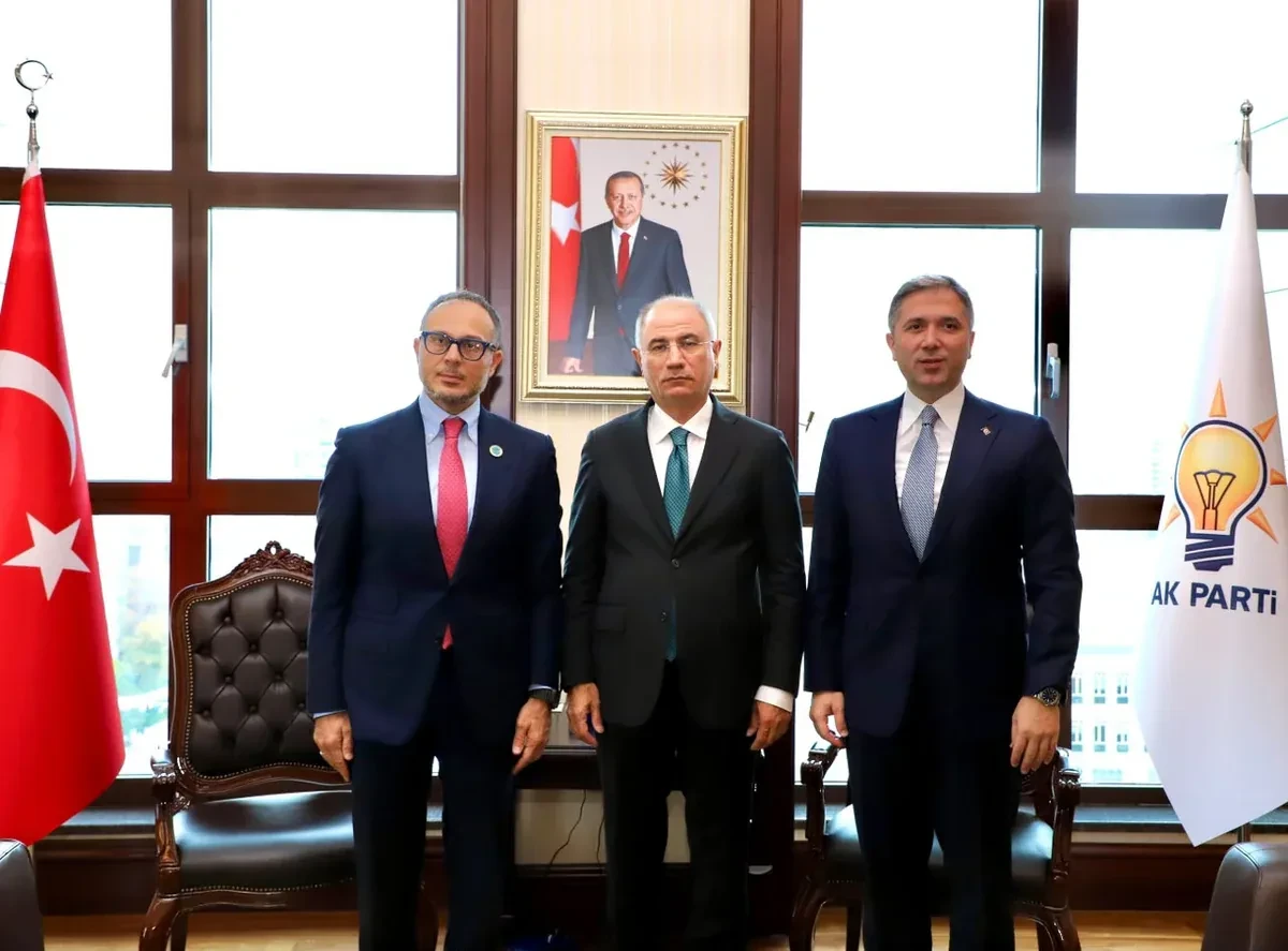 Ramil Həsən AK Parti sədrinin birinci müavini ilə görüşdü