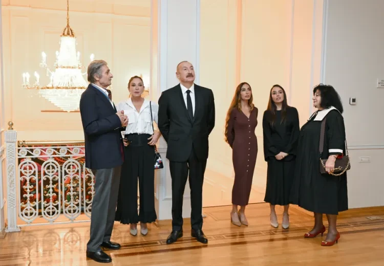 Prezident və ailəsi “Mənim Abşeronum: Üstə gəl” adlı retrospektiv sərgi ilə tanış oldular - FOTO