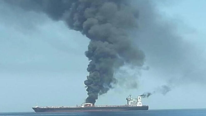 Hörmüz boğazında üç tanker minaya düşdü
