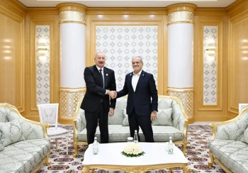 İlham Əliyevin Pezeşkianla görüşü keçirilib - YENİLƏNİB 